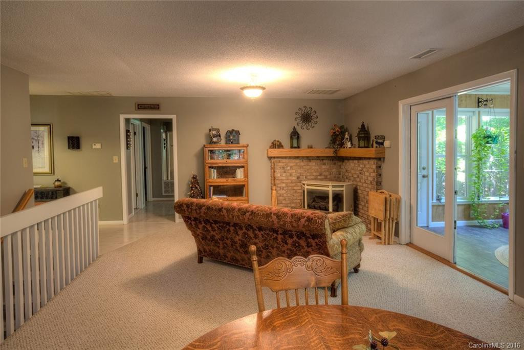 290 Skyland Drive - Photo 8