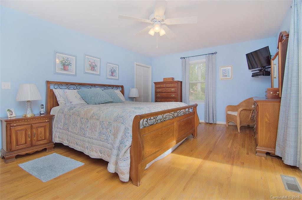 325 Aberdeen Farm Drive - Photo 8