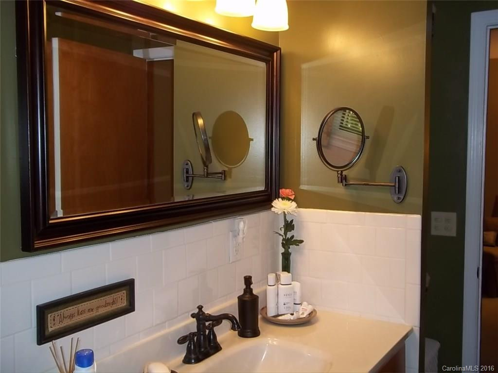 547 Robin Hood Road - Photo 16
