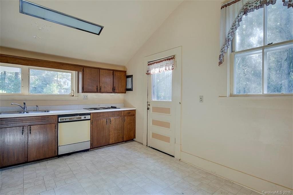 705 Probart Street - Photo 8
