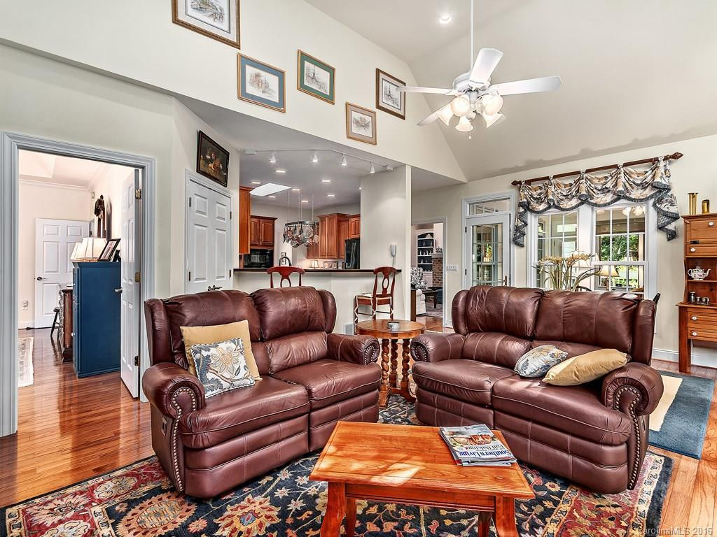 154 Founders Drive - Photo 9