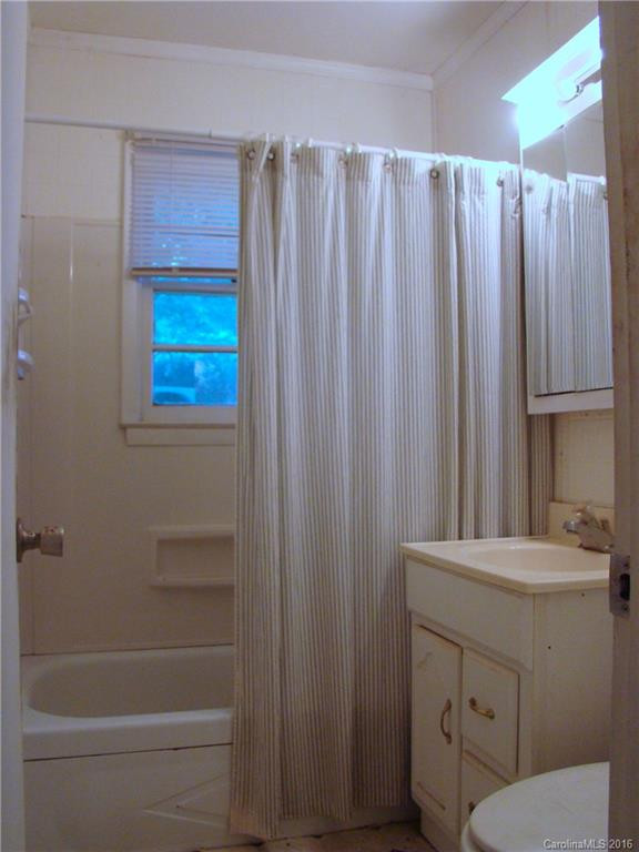 1031 Hebron Road - Photo 2