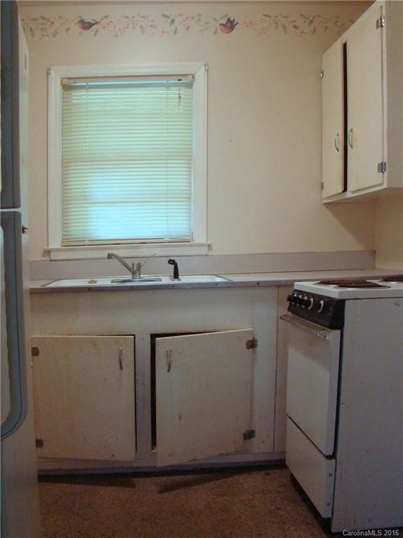 1031 Hebron Road - Photo 3