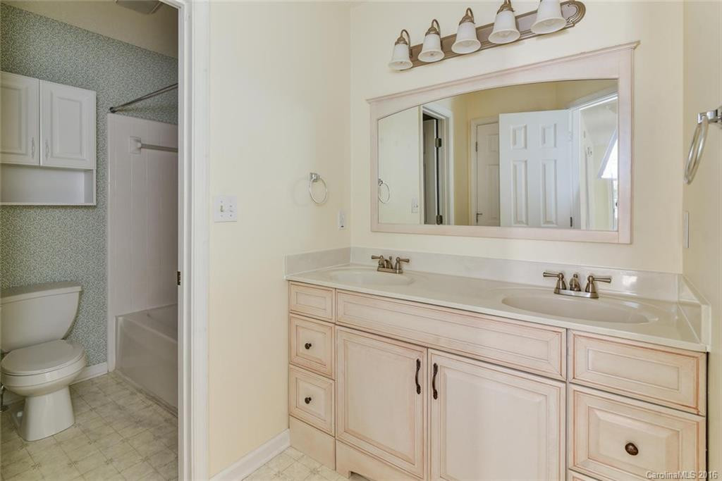 514 Windsor Forest Court - Photo 16