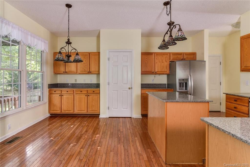 514 Windsor Forest Court - Photo 7