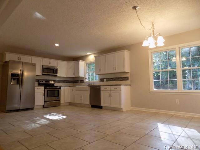 121 Rose Park Drive - Photo 2