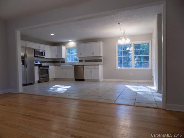 121 Rose Park Drive - Photo 11