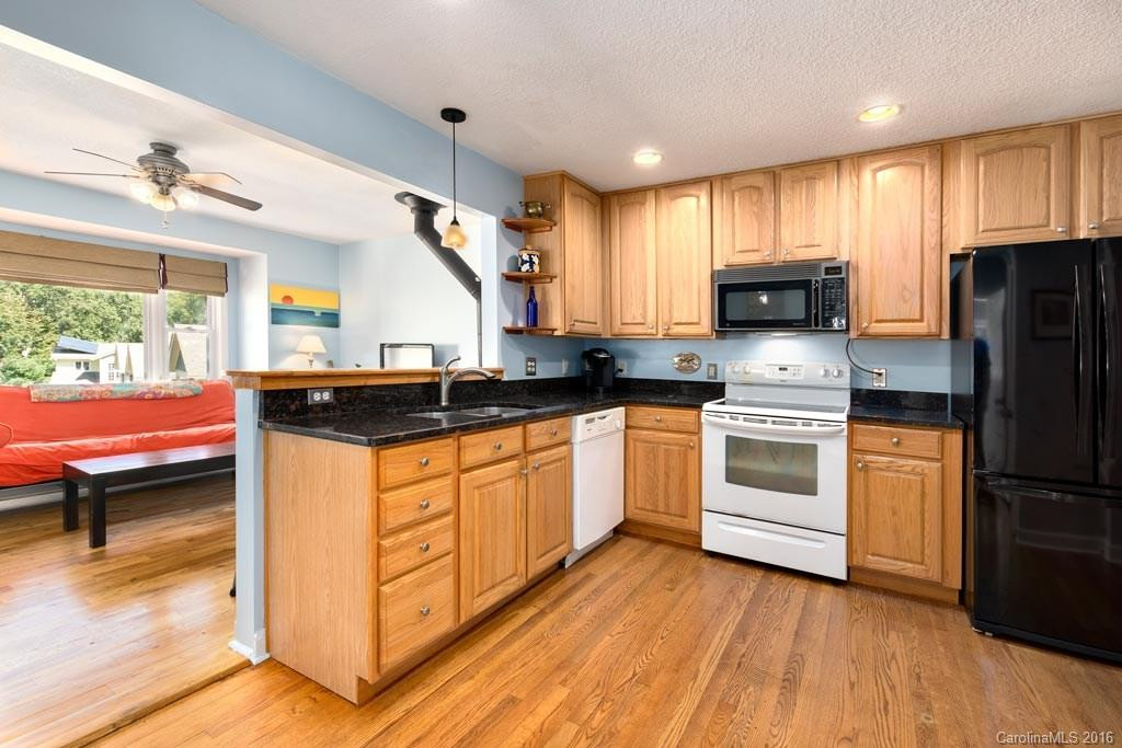 141 Shelburne Road #B - Photo 2