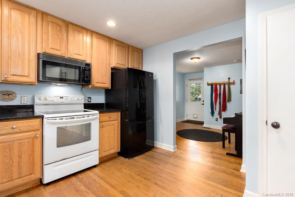 141 Shelburne Road #B - Photo 3