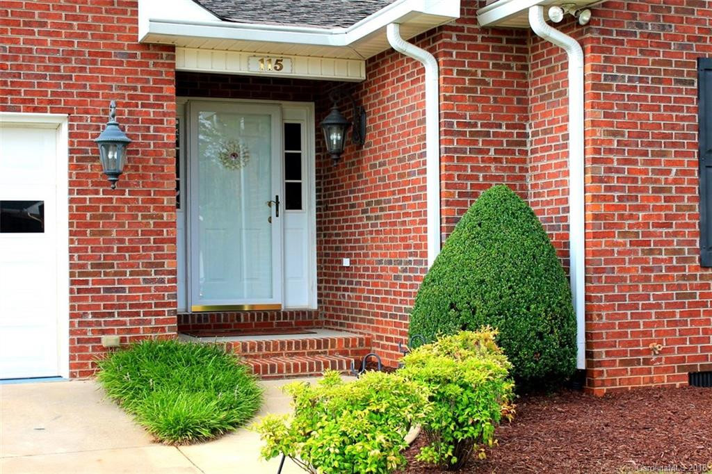 115 Hunters Trace - Photo 2