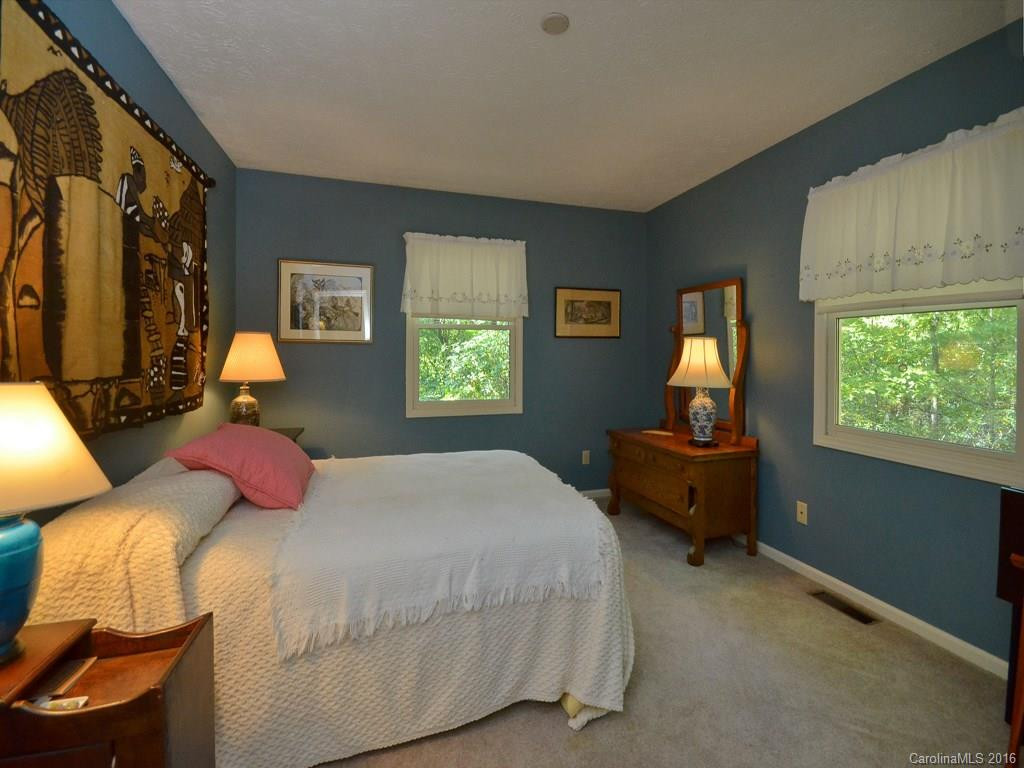 128 Woodburn Drive - Photo 11