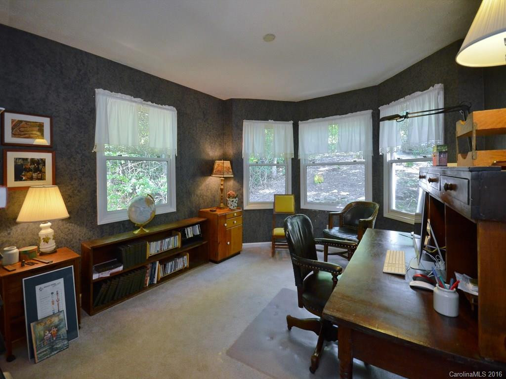 128 Woodburn Drive - Photo 13