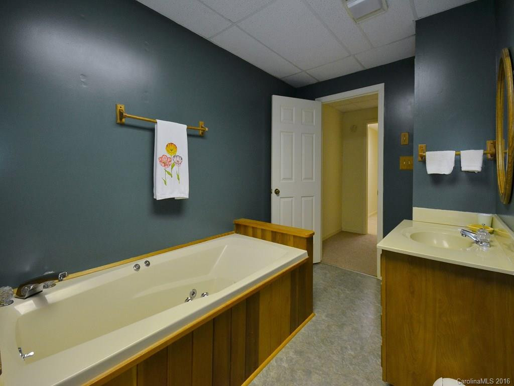 128 Woodburn Drive - Photo 16