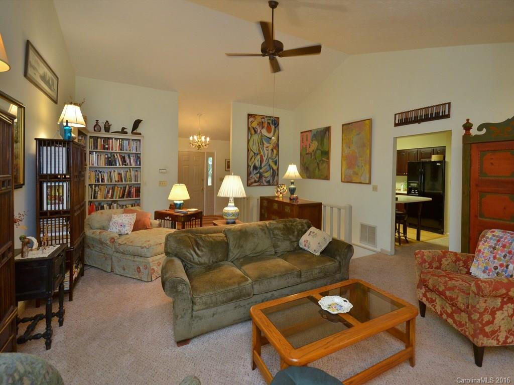 128 Woodburn Drive - Photo 7