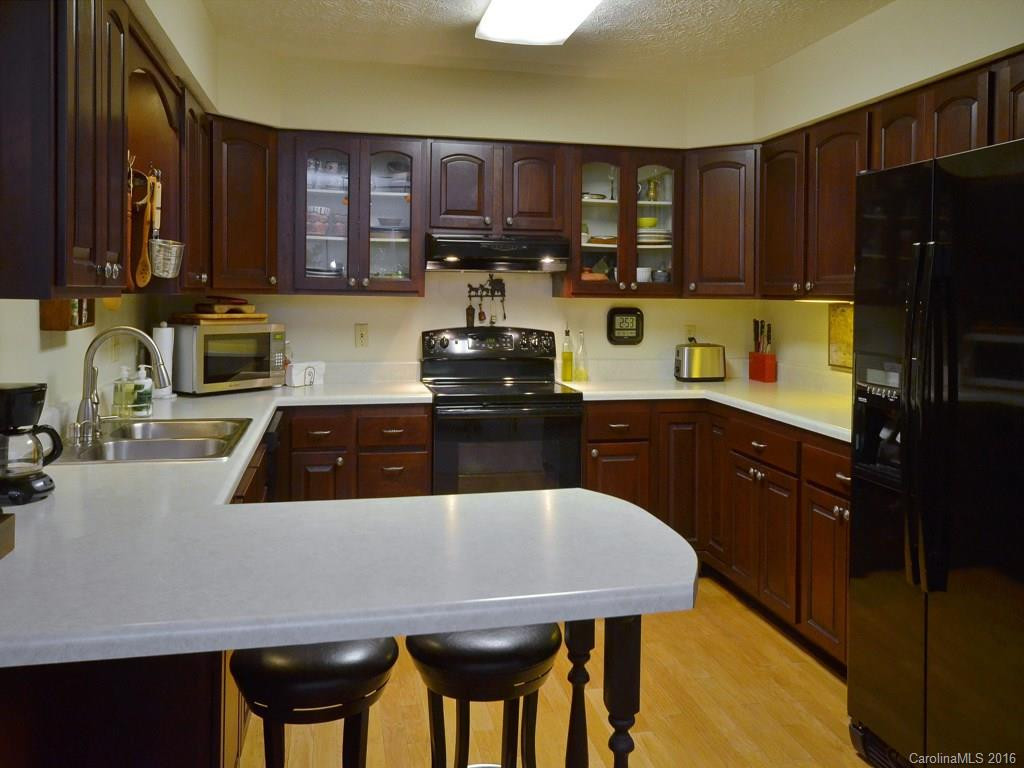 128 Woodburn Drive - Photo 8