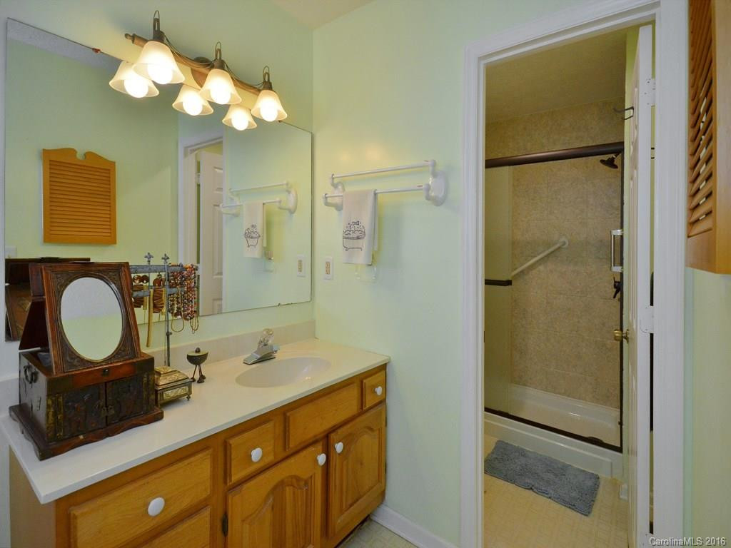 128 Woodburn Drive - Photo 10