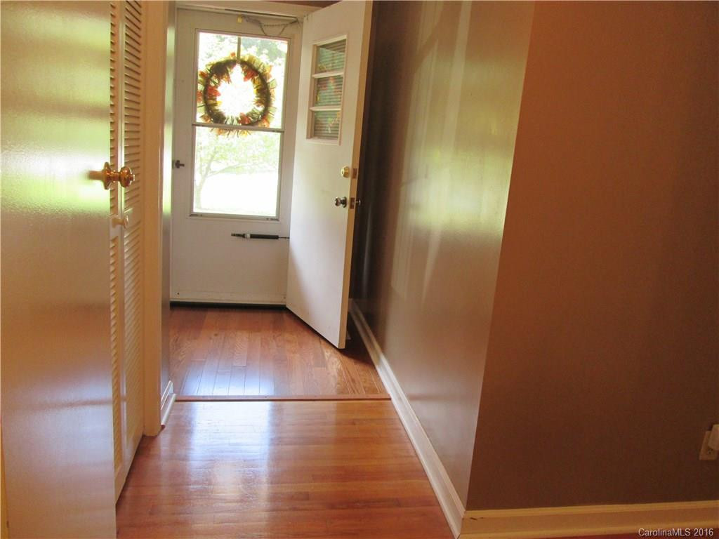 1140 Carousel Lane #27 + 1/2 28 - Photo 2