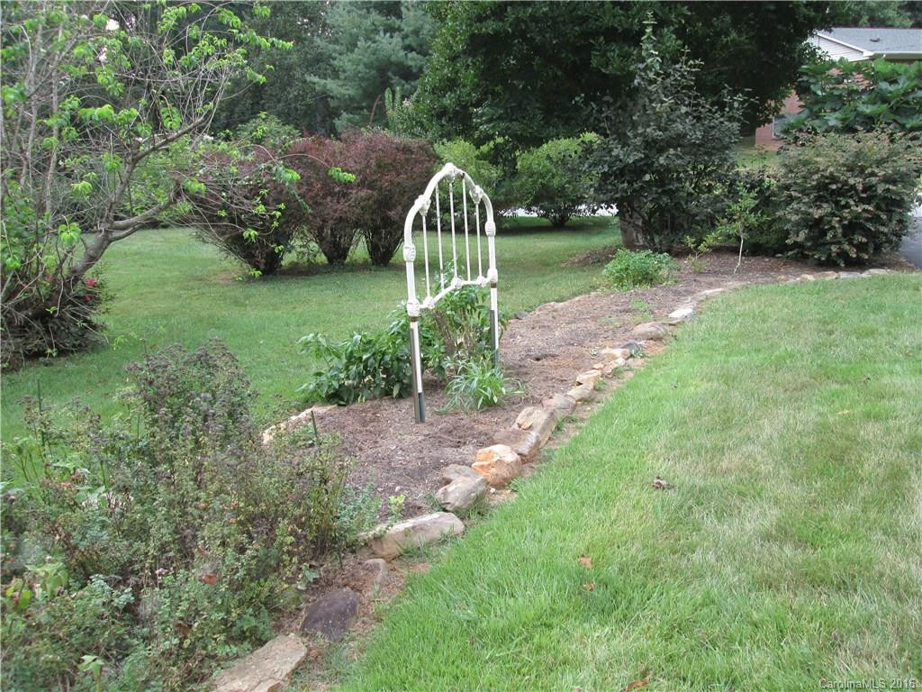1140 Carousel Lane #27 + 1/2 28 - Photo 18