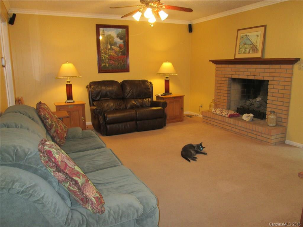 1140 Carousel Lane #27 + 1/2 28 - Photo 3