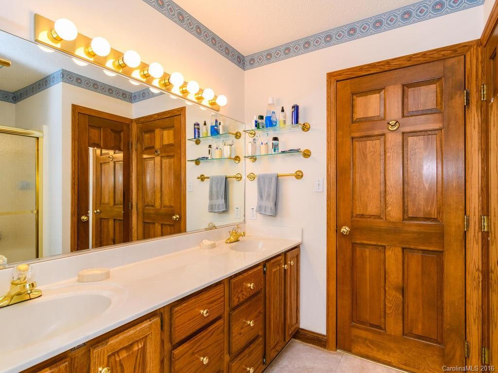 207 Eastmoor Drive - Photo 15