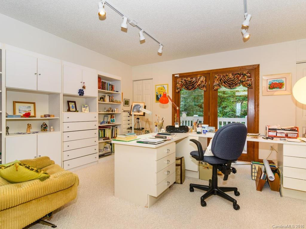 207 Eastmoor Drive - Photo 16