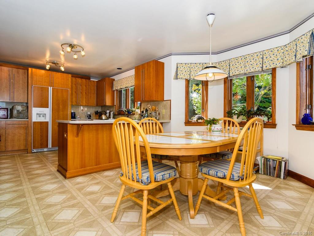 207 Eastmoor Drive - Photo 10