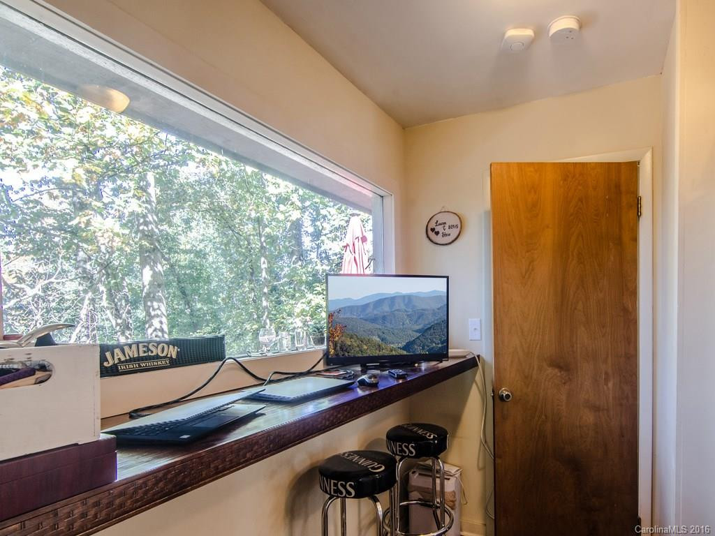 18 Breezeway Drive - Photo 4