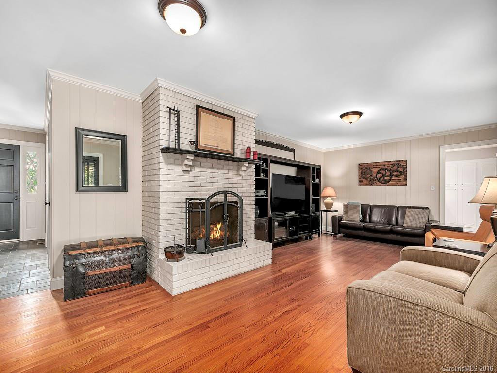785 Hendersonville Road - Photo 3