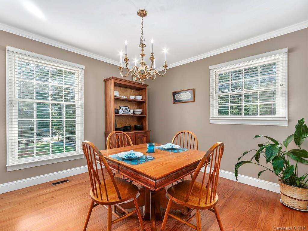 785 Hendersonville Road - Photo 5