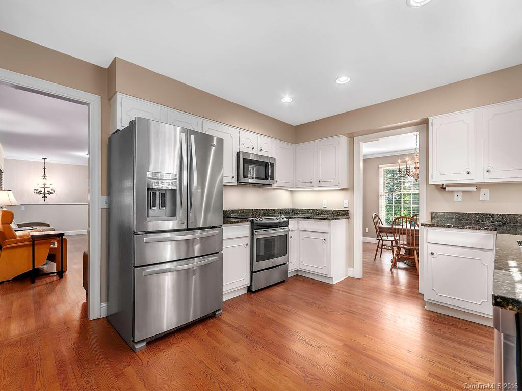 785 Hendersonville Road - Photo 6
