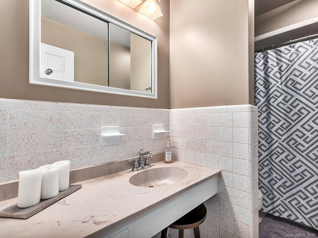 785 Hendersonville Road - Photo 9