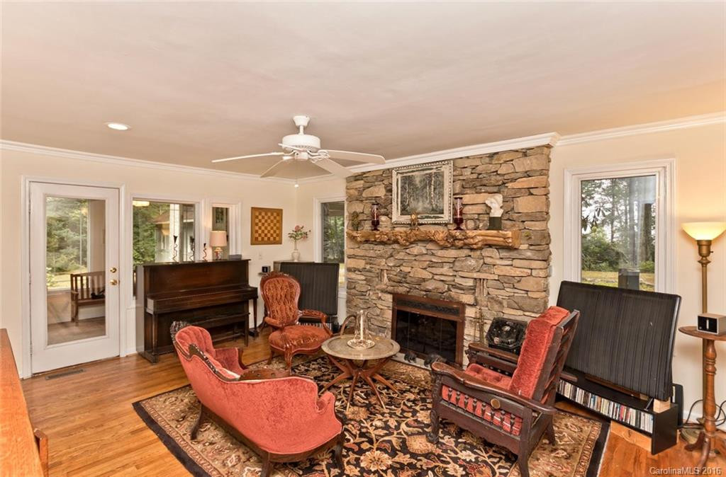 1386 Pinnacle Mountain Road - Photo 8
