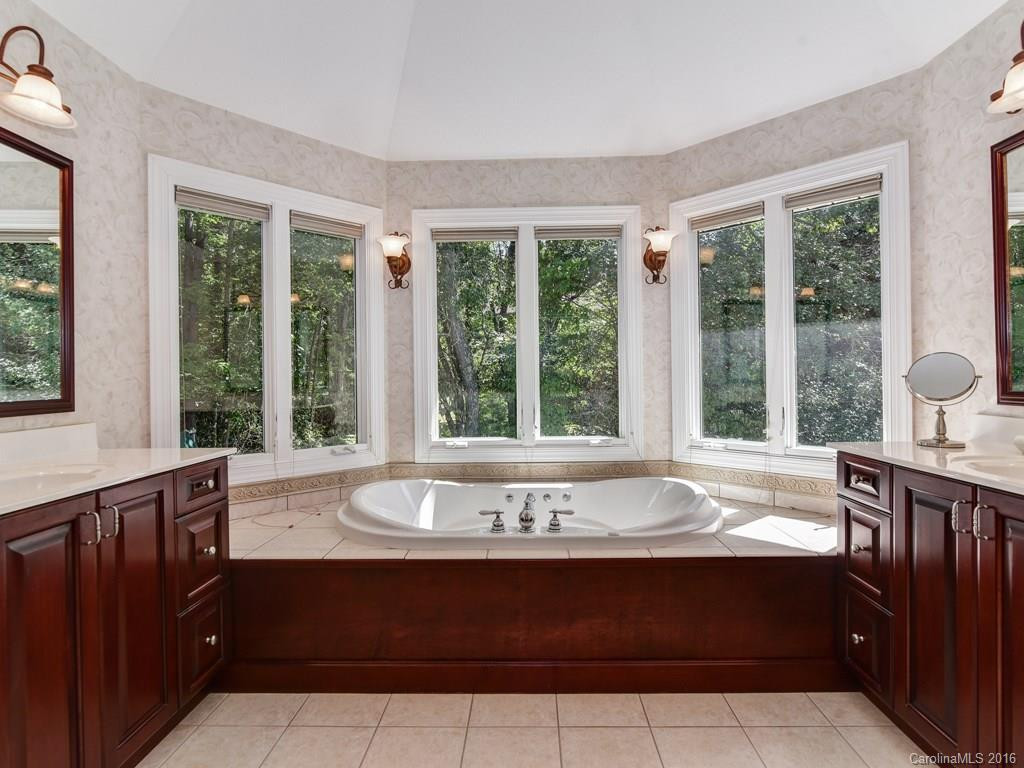 27 Chartwell Lane - Photo 12