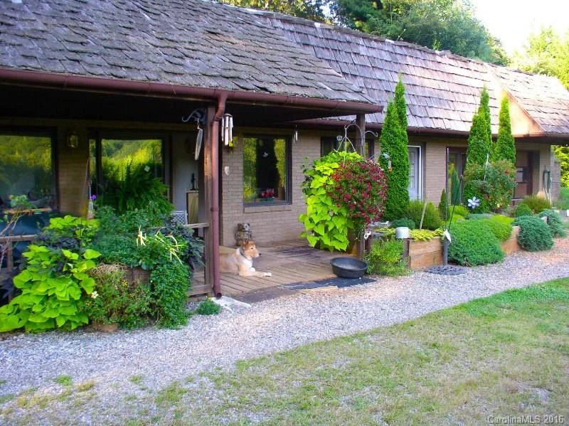6 Stonegate Trail