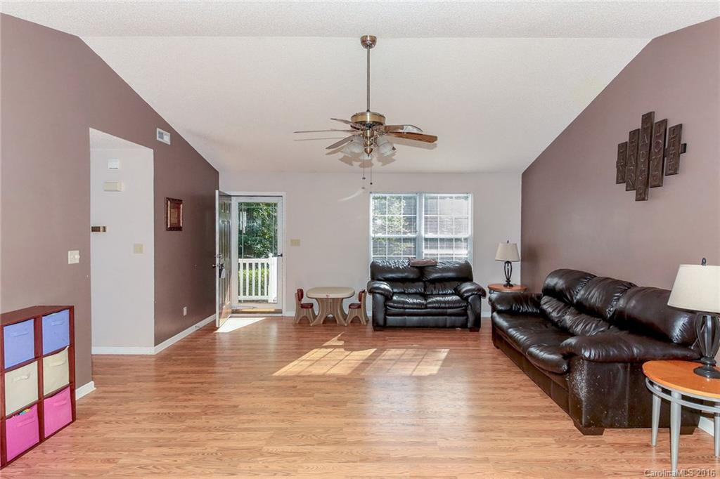 336 Fountain Trace Drive - Photo 4