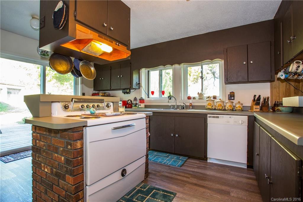 82 Flint Hill Road - Photo 6