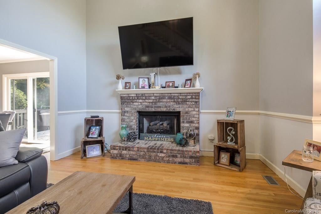 1004 Willow Ridge Drive - Photo 5