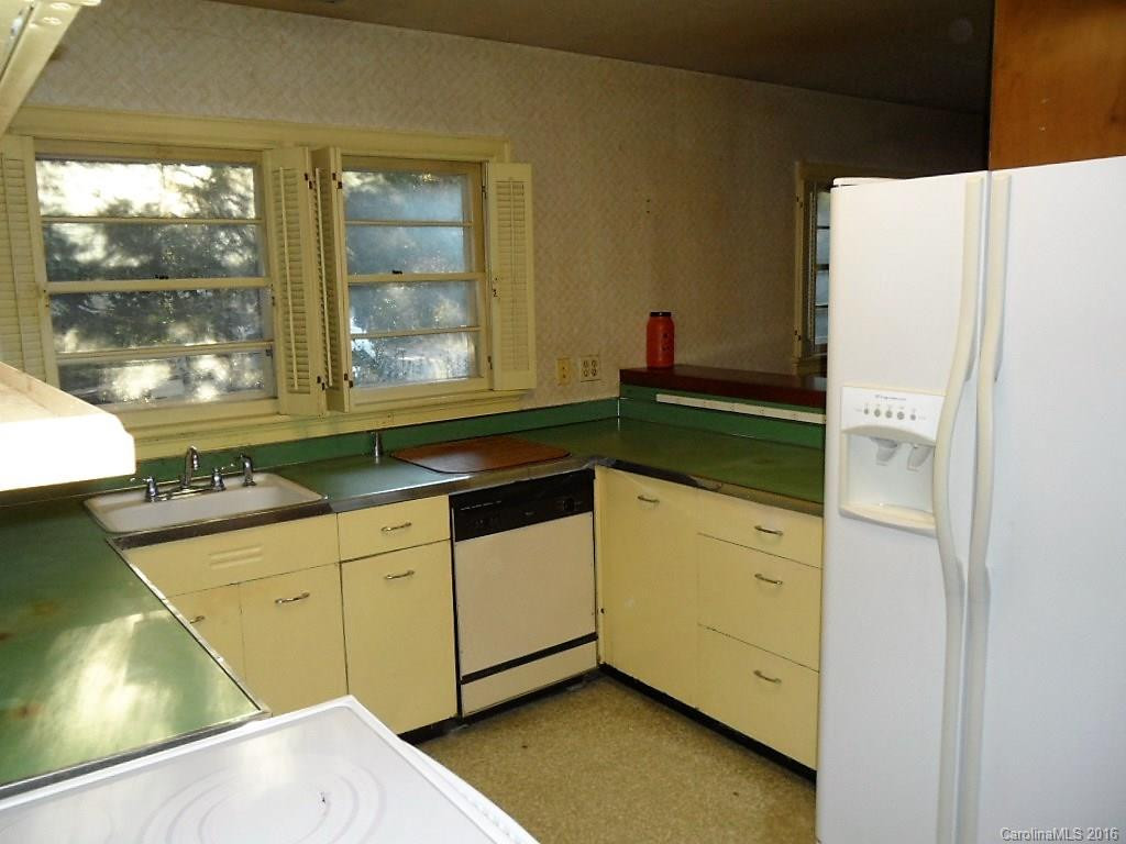 235 Balsam Drive - Photo 2