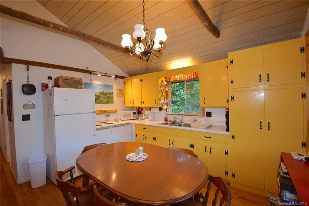 314 Tennis Court - Photo 4