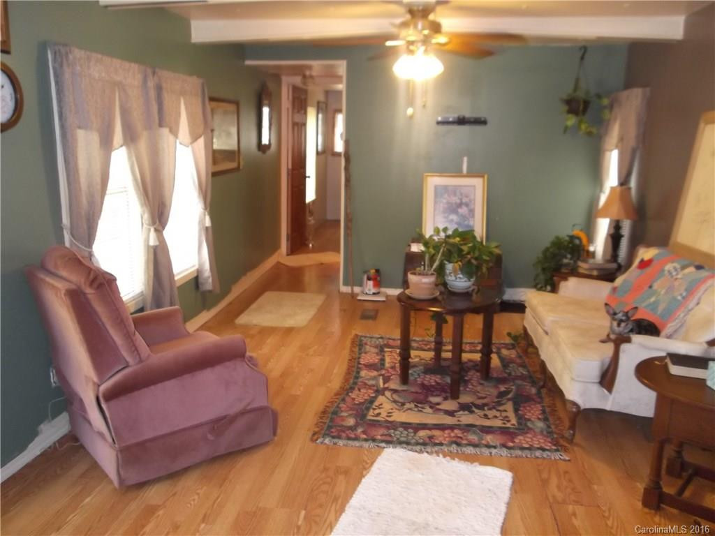 123 Lynnwood Lane - Photo 2