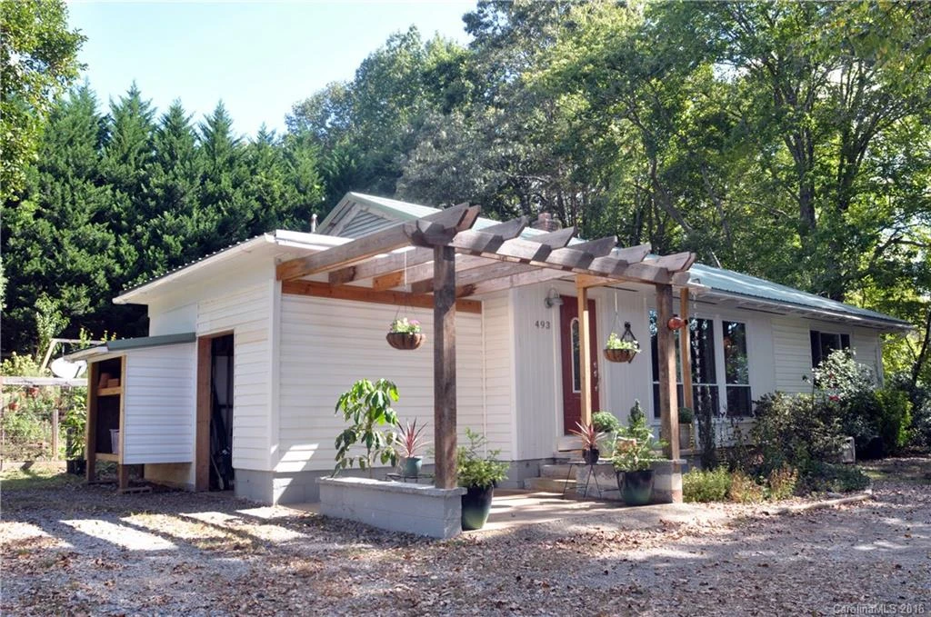 493 Peak Street