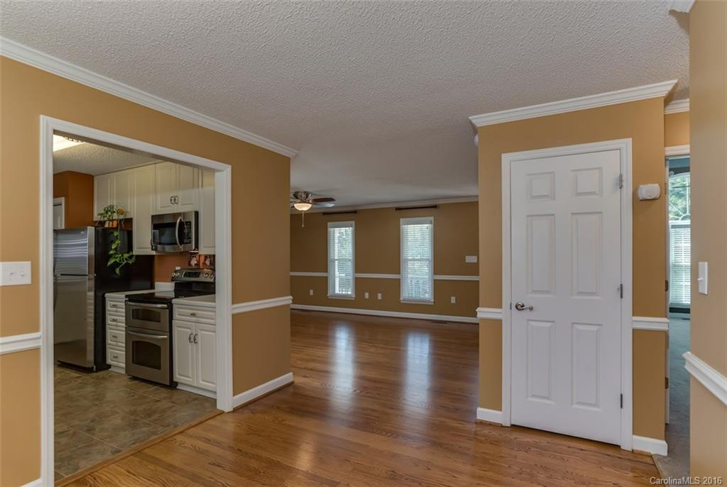 136 Cricket Creek Drive - Photo 8