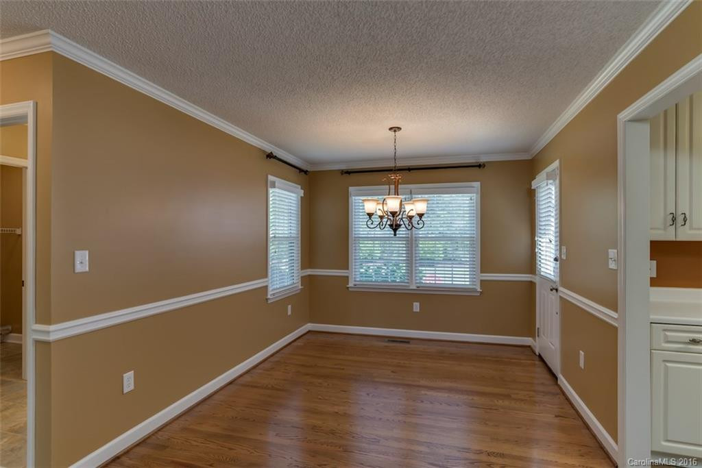 136 Cricket Creek Drive - Photo 9