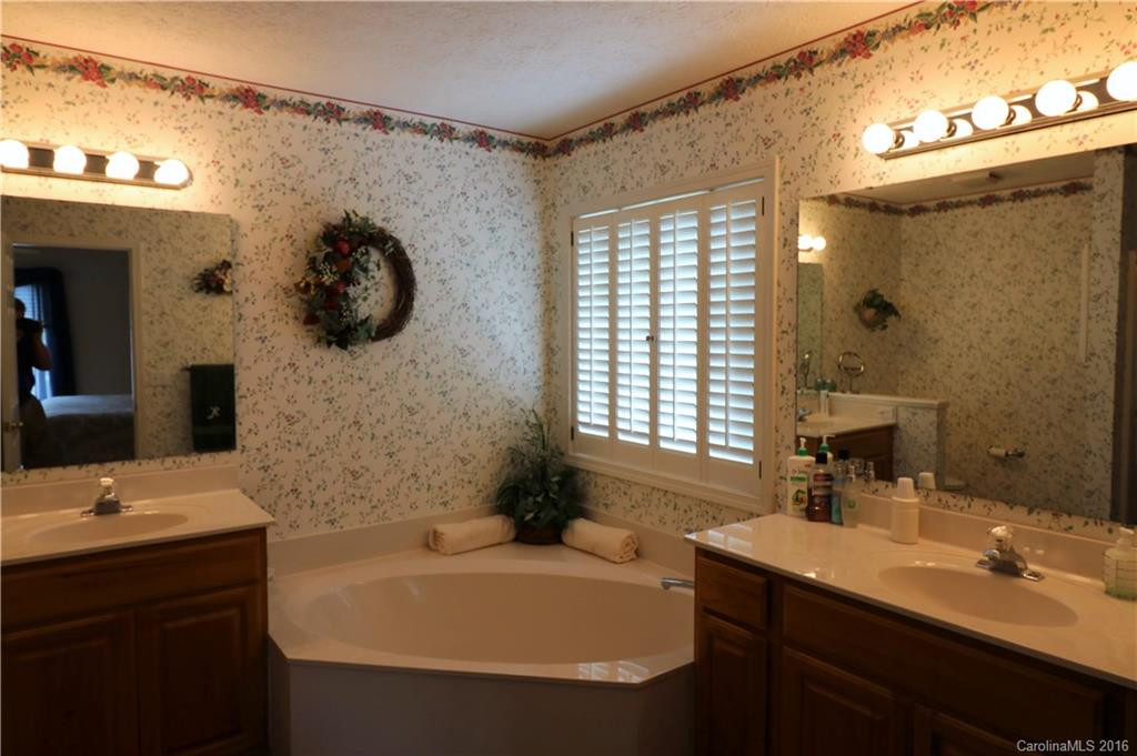 60 Laurel Ridge Place #102 - Photo 9