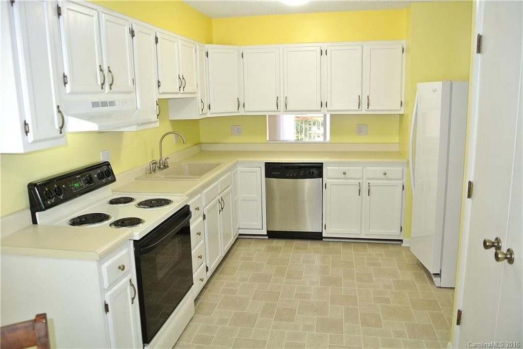 22 Hollybrook Drive #22 - Photo 2