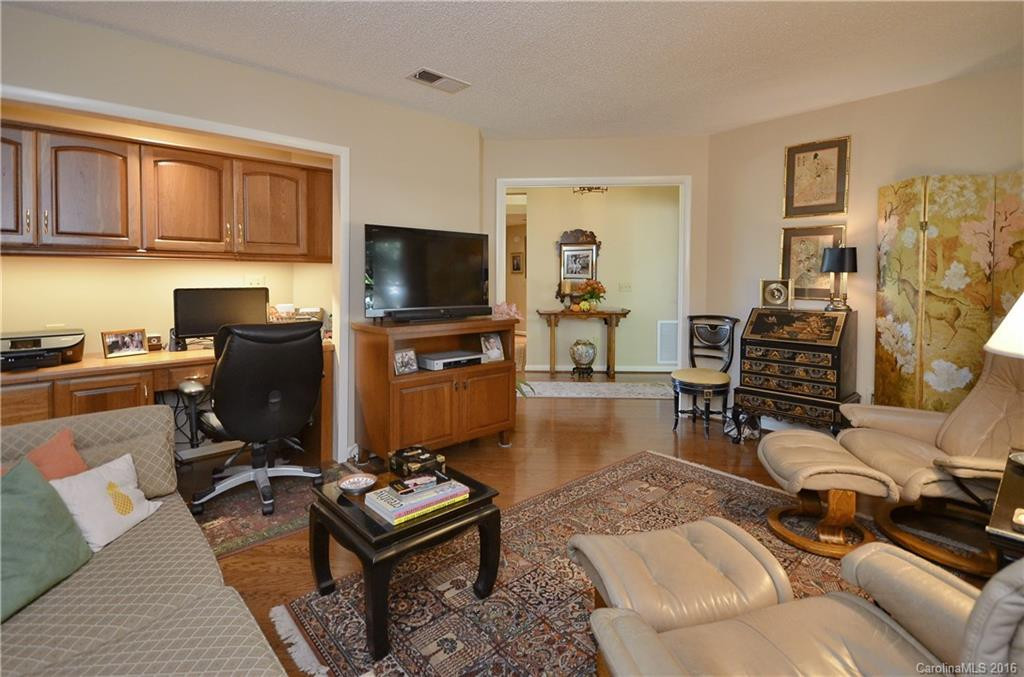 35 Meadowind Court ##105 - Photo 8