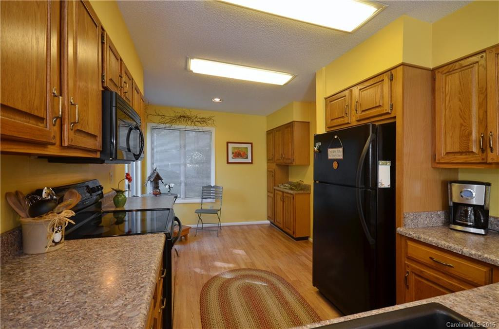 87 Willow Road #D-8 - Photo 12