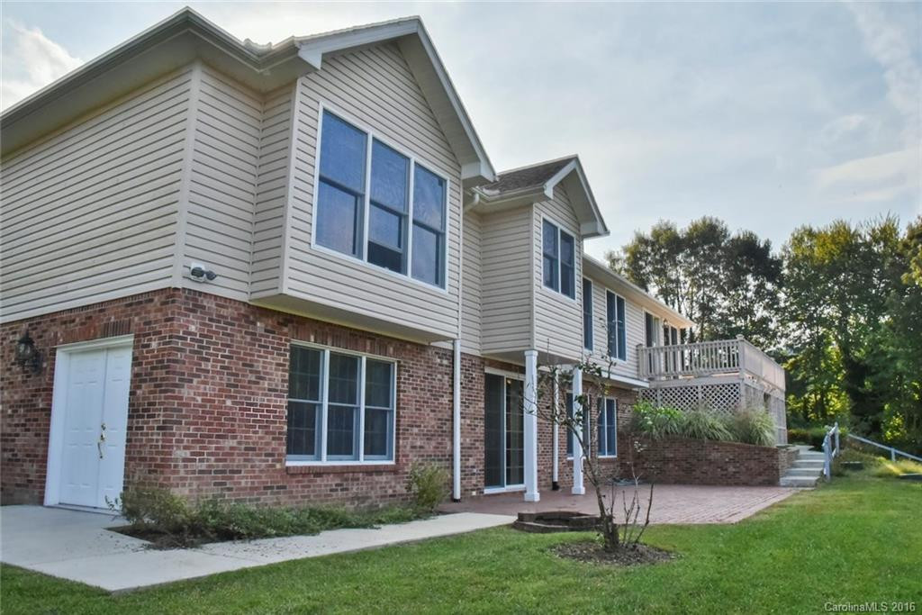 41 Tudor Lane - Photo 2