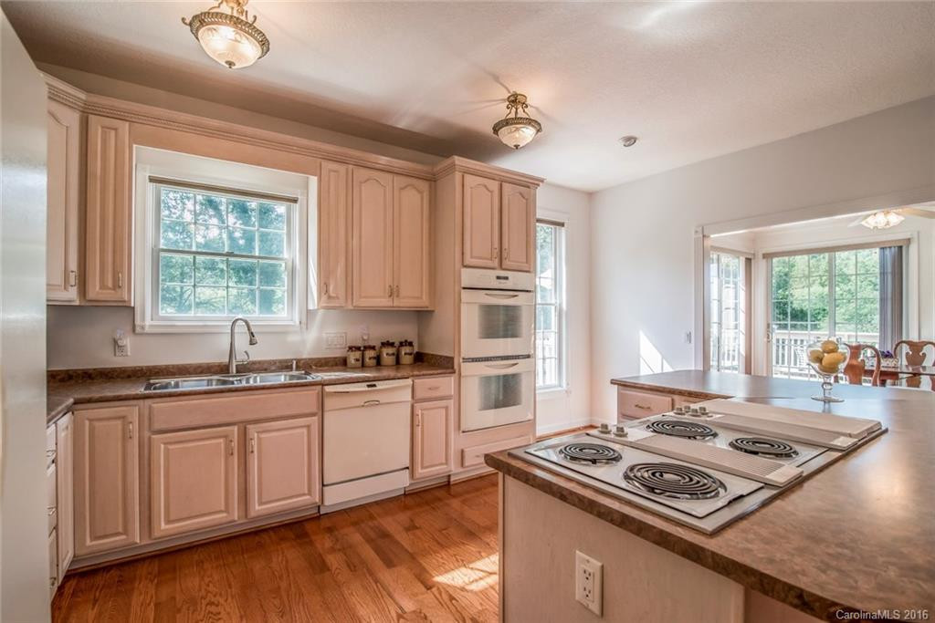 41 Tudor Lane - Photo 5