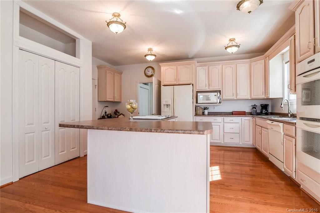41 Tudor Lane - Photo 6